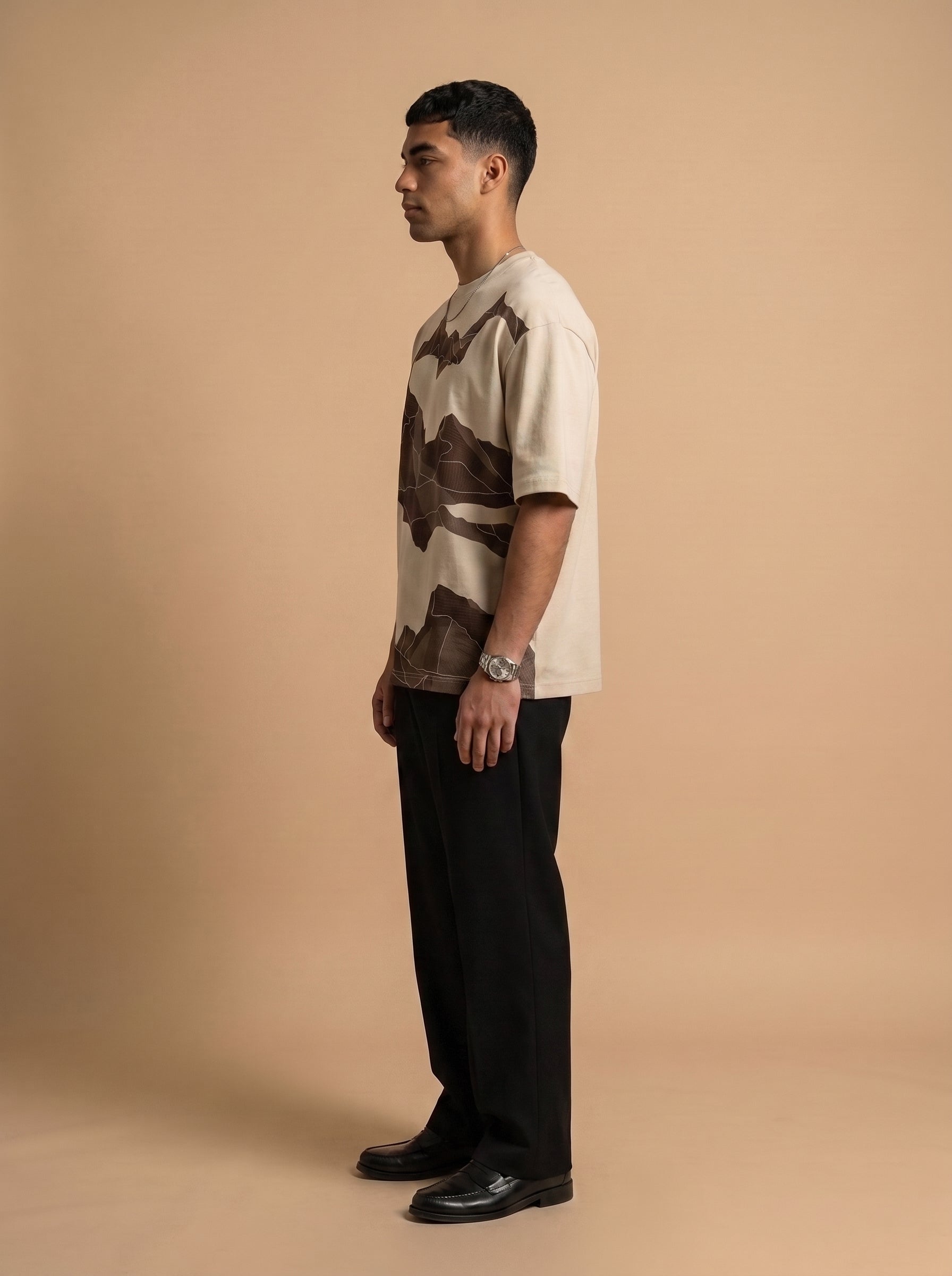 Seven Hills Round Shirt in beige - model